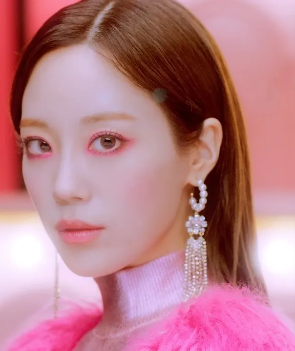 YOUNGJI KARA 2022