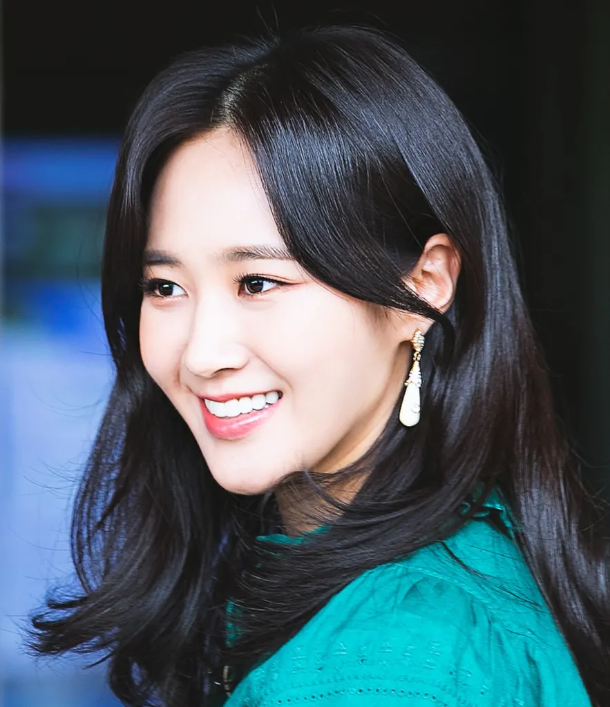 Kwon Yu-ri going to a Happy Together recording in July 2017
